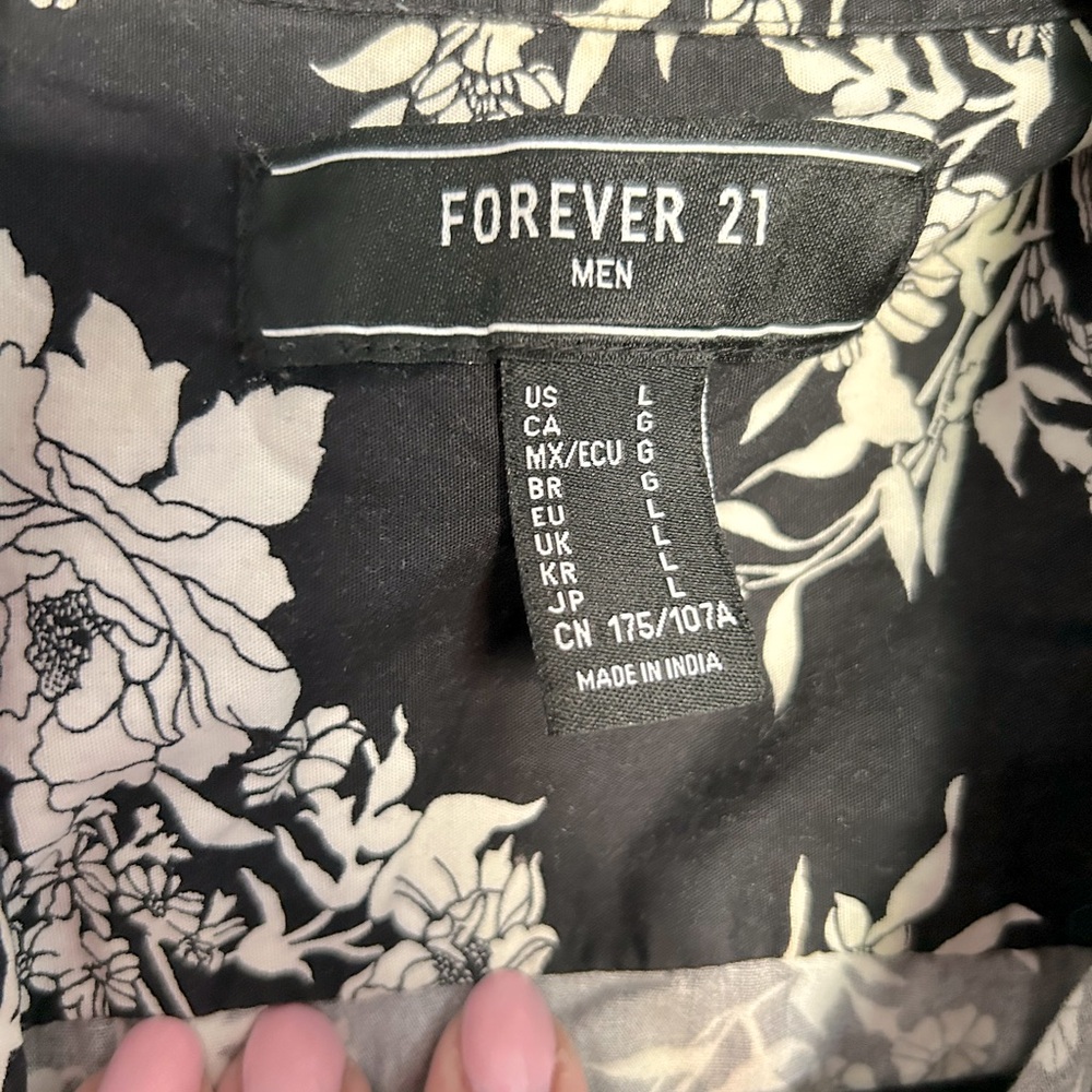 Men’s Black Floral Button Up - L - EUC - Picture 3 of 3